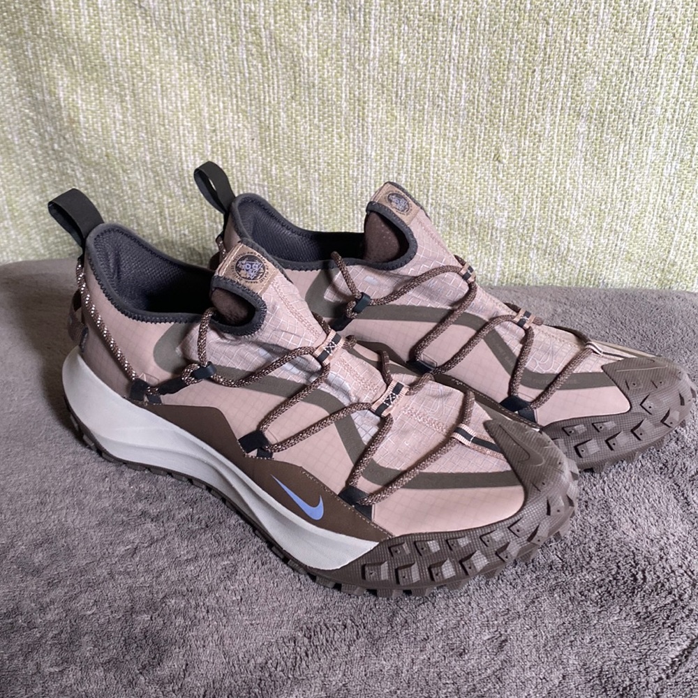 2022 Nike ACG Mountain Fly Low SE Ironstone Brown / Iron Ore Grey DQ1979 001